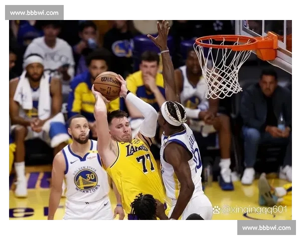 湖人勇士季前赛直播焦点对决詹姆斯库里同场竞技看点十足引爆期待